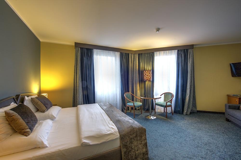 Plaza Prague Hotel - Czech Leading Hotels Bagian luar foto