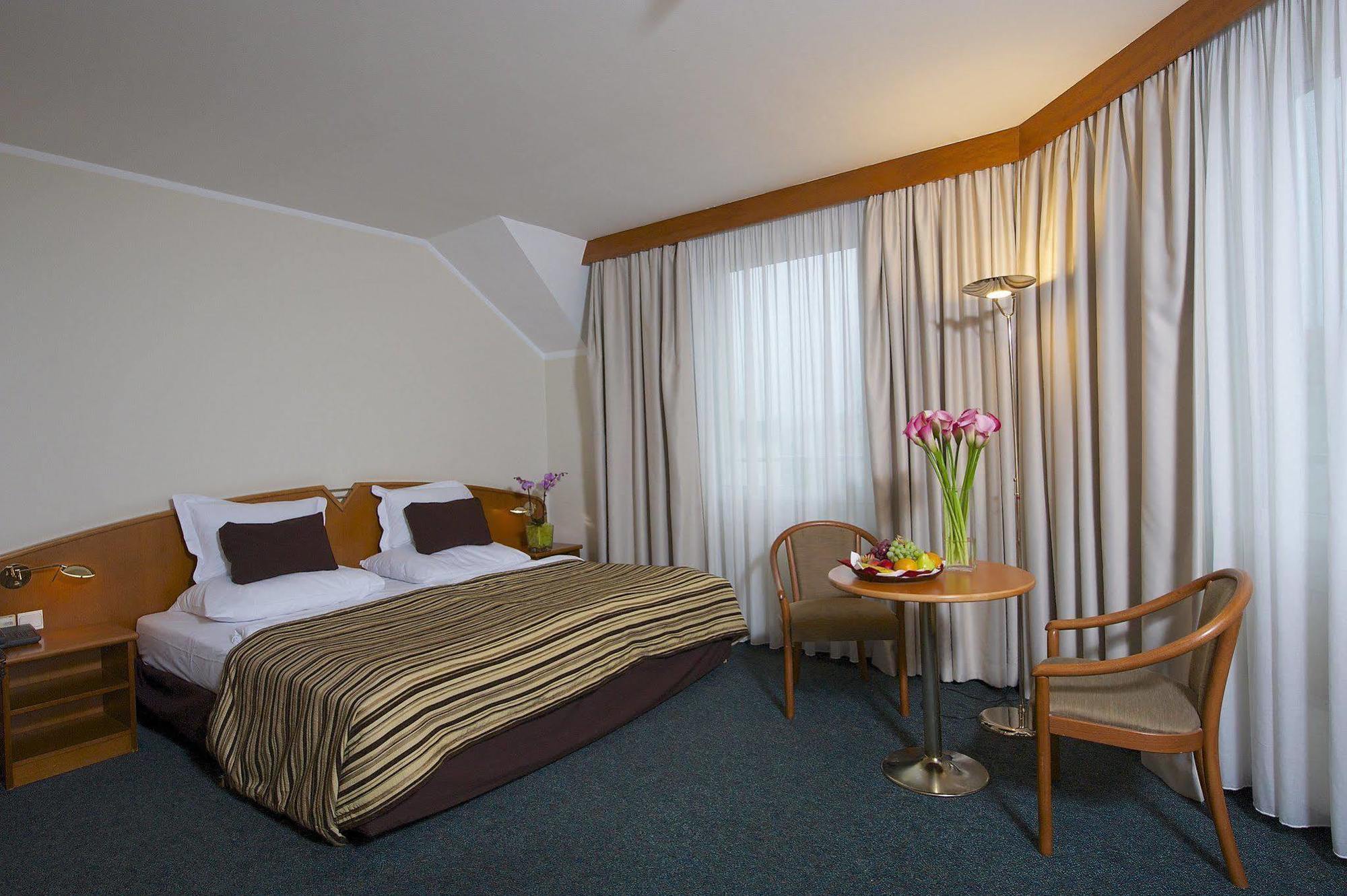 Plaza Prague Hotel - Czech Leading Hotels Bagian luar foto